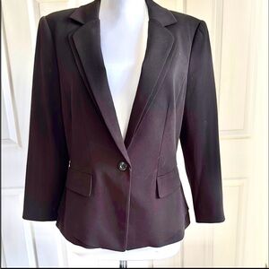 White House Black Market, 8